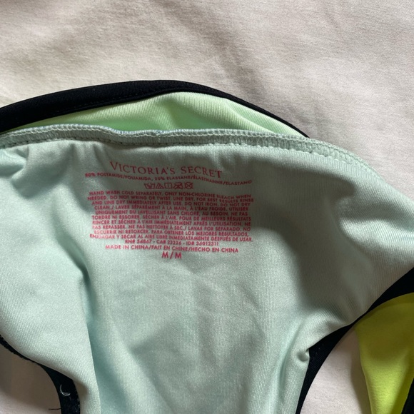 Bikini - Picture 3 of 4